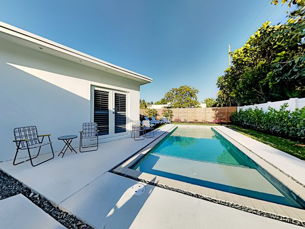 Fort Lauderdale Upscale 3 Bedroom Getaway with Private Pool