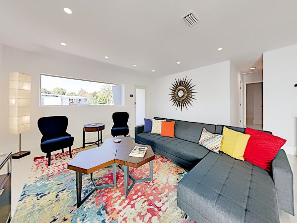 Fort Lauderdale Upscale 3 Bedroom Getaway with Private Pool