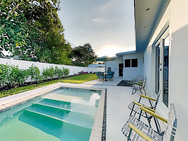 Fort Lauderdale Upscale 3 Bedroom Getaway with Private Pool