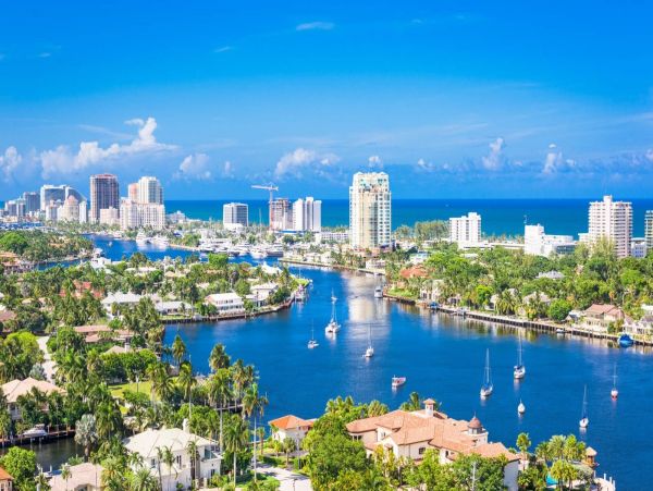 Fort Lauderdale Upscale 3 Bedroom Getaway with Private Pool