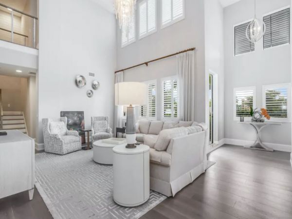 Stunning Downtown Naples Condo Near the Beach with Pool & Patio
