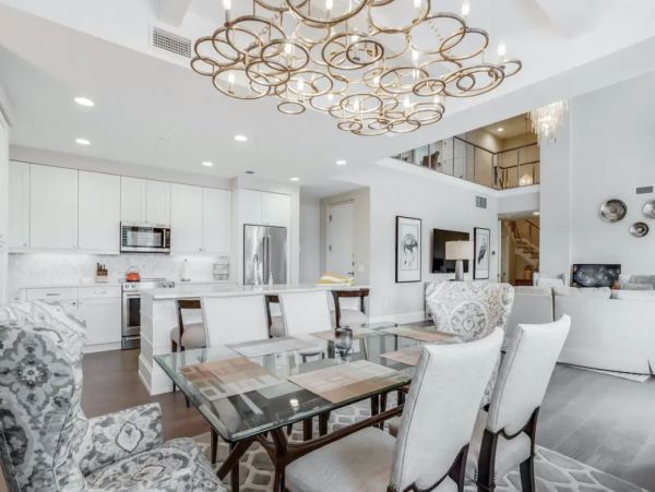 Stunning Downtown Naples Condo Near the Beach with Pool & Patio