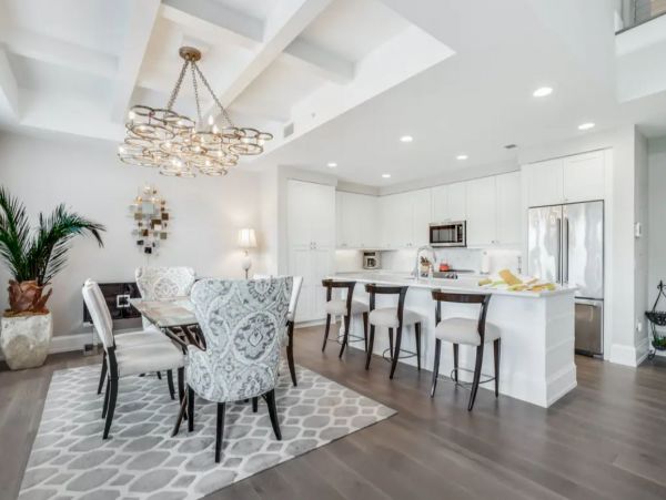 Stunning Downtown Naples Condo Near the Beach with Pool & Patio