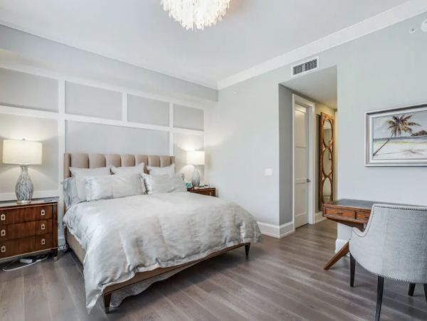 Stunning Downtown Naples Condo Near the Beach with Pool & Patio