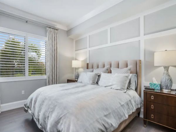Stunning Downtown Naples Condo Near the Beach with Pool & Patio