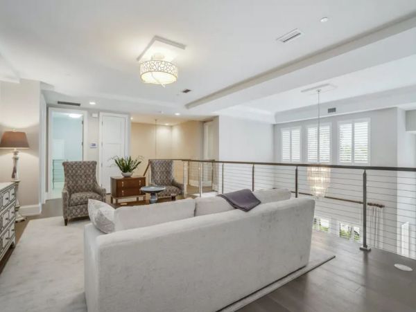 Stunning Downtown Naples Condo Near the Beach with Pool & Patio
