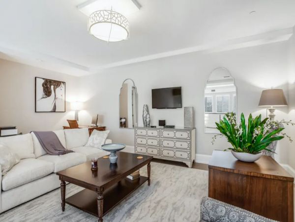 Stunning Downtown Naples Condo Near the Beach with Pool & Patio
