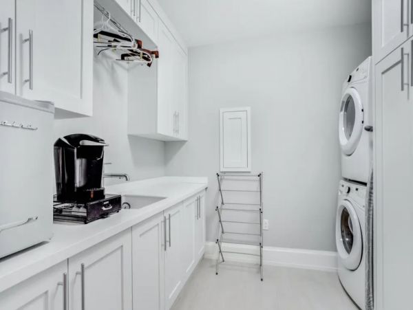 Stunning Downtown Naples Condo Near the Beach with Pool & Patio