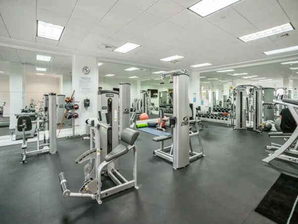 Stunning Downtown Naples Condo Near the Beach with Pool & Patio
