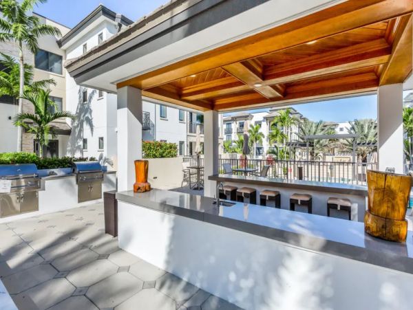 Stunning Downtown Naples Condo Near the Beach with Pool & Patio