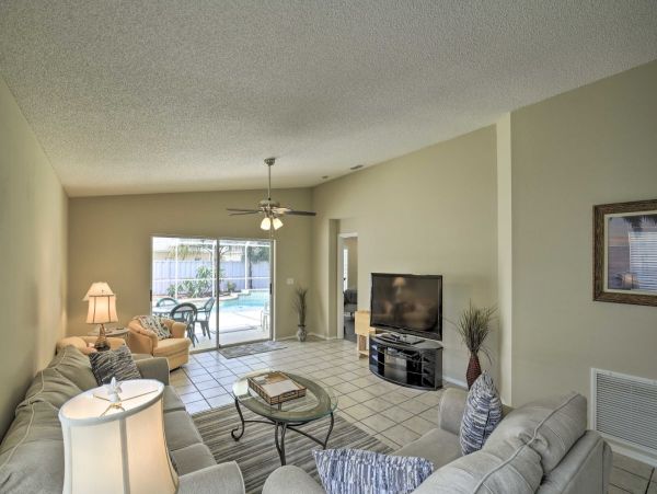 3 Bedroom Vacation Home in Bradenton Private Caged Pool