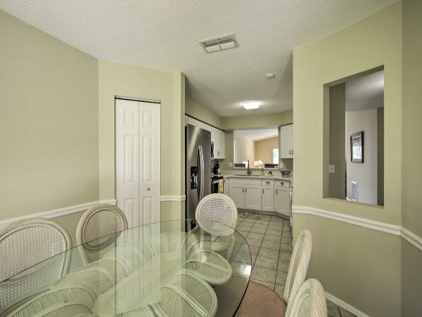 3 Bedroom Vacation Home in Bradenton Private Caged Pool