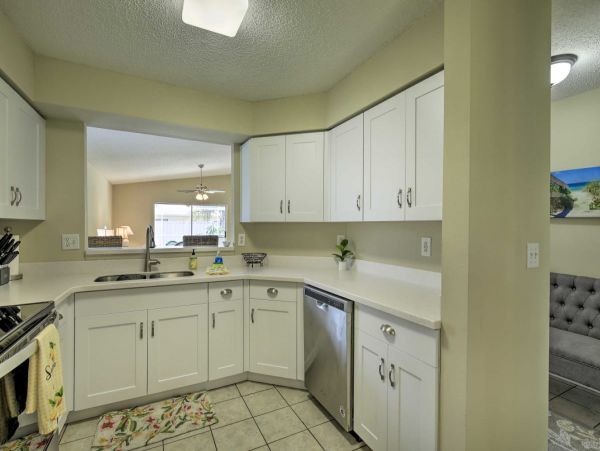 3 Bedroom Vacation Home in Bradenton Private Caged Pool
