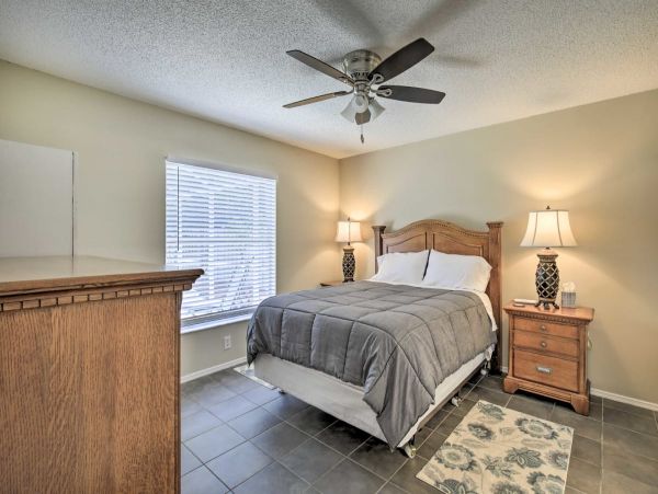 3 Bedroom Vacation Home in Bradenton Private Caged Pool