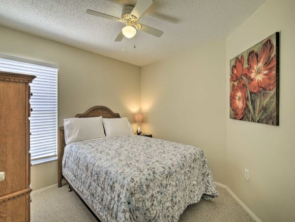 3 Bedroom Vacation Home in Bradenton Private Caged Pool