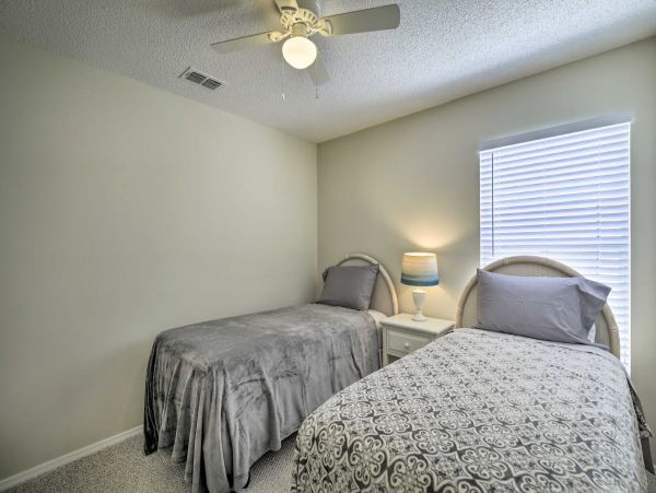 3 Bedroom Vacation Home in Bradenton Private Caged Pool