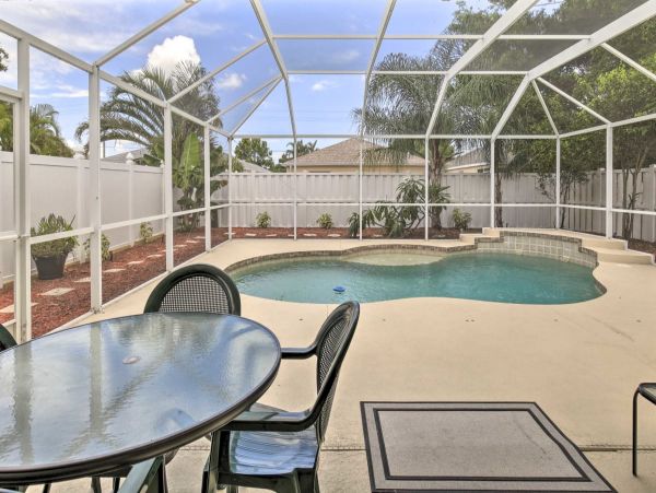 3 Bedroom Vacation Home in Bradenton Private Caged Pool