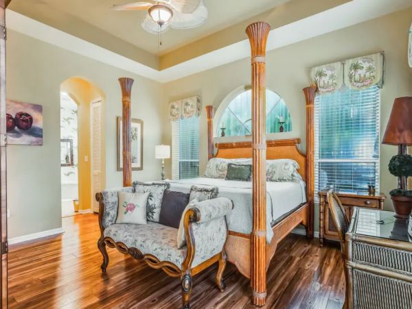 Waterfront Vacation Home In Marco Island with Boat Dock