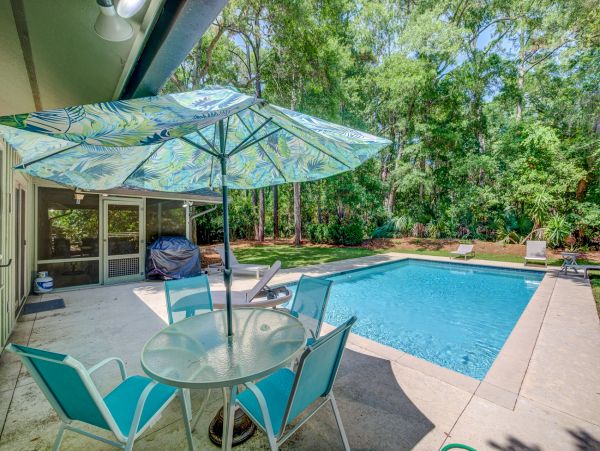 Spacious and Serene Retreat with a Pool in Hilton Head