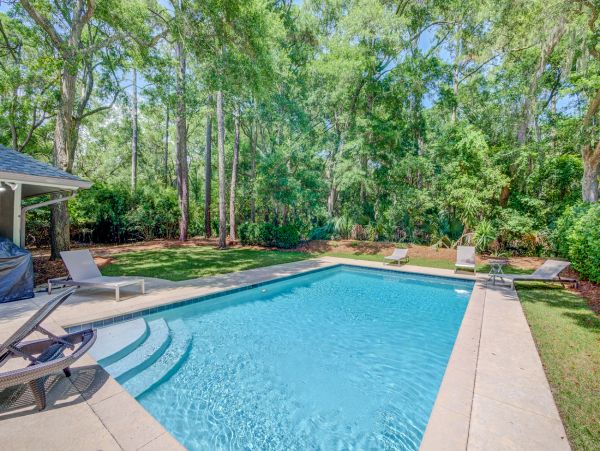 Spacious and Serene Retreat with a Pool in Hilton Head