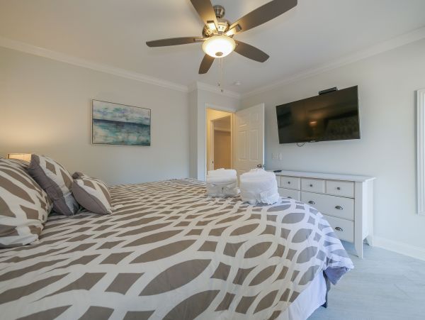 3 Bedroom Villa 10 min walk to the beach