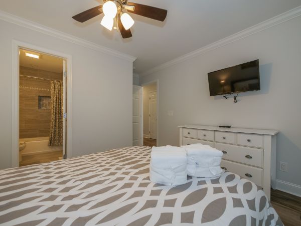 3 Bedroom Villa 10 min walk to the beach