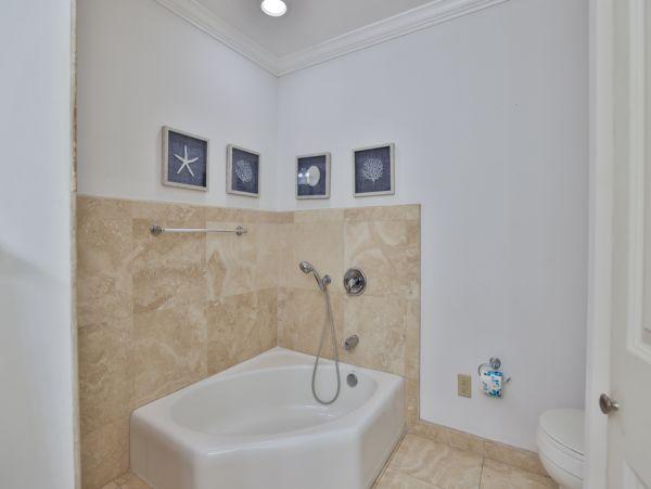 Hilton Head Four Bedroom Vacation Rental  2 Min Walk to Beach