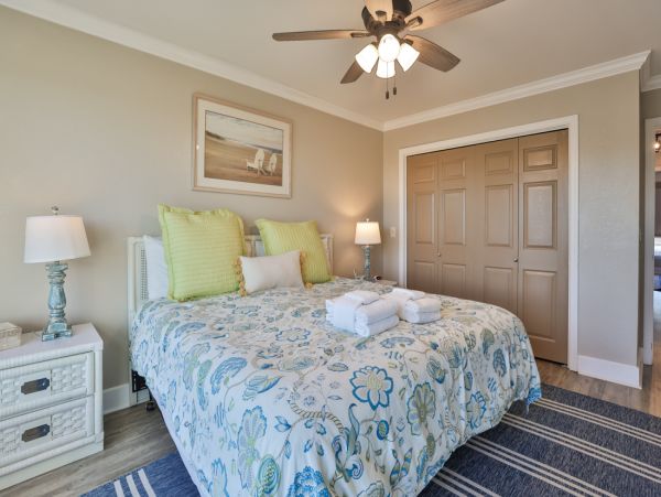 Hilton Head Four Bedroom Vacation Rental  2 Min Walk to Beach