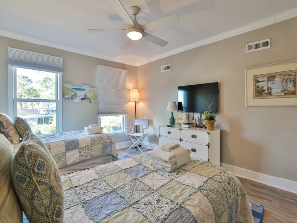 Hilton Head Four Bedroom Vacation Rental  2 Min Walk to Beach