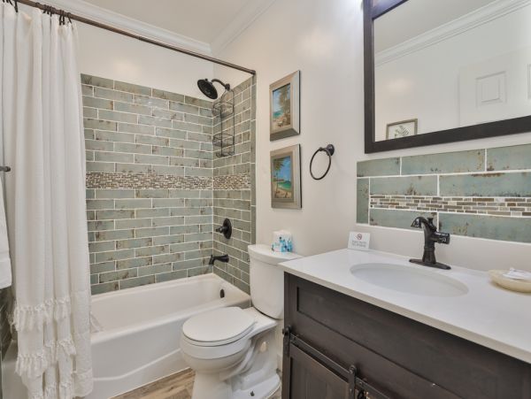 Hilton Head Four Bedroom Vacation Rental  2 Min Walk to Beach