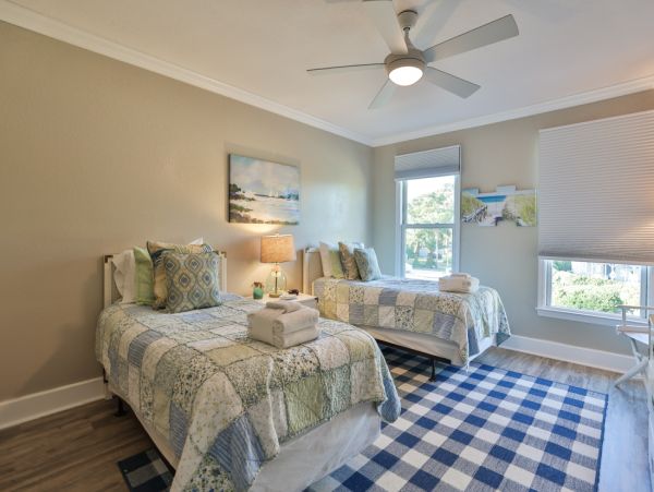 Hilton Head Four Bedroom Vacation Rental  2 Min Walk to Beach