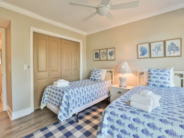 Hilton Head Four Bedroom Vacation Rental  2 Min Walk to Beach