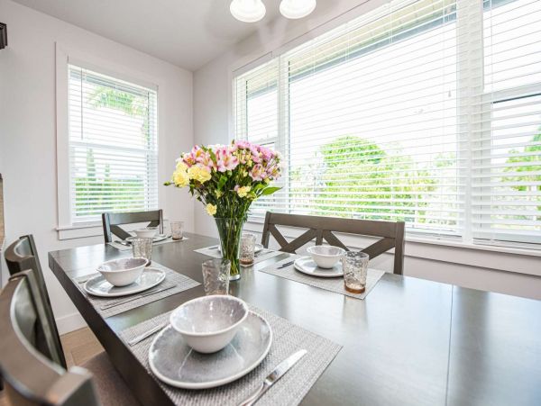 Walk to Beach and St Armands Circle from this Lido Key Duplex