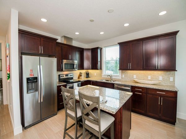Walk to Beach and St Armands Circle from this Lido Key Duplex