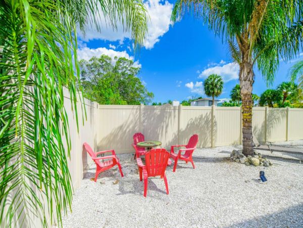 Walk to St Armands and the beach from this Duplex