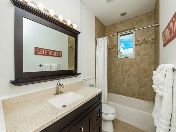 Walk to St Armands and the beach from this Duplex