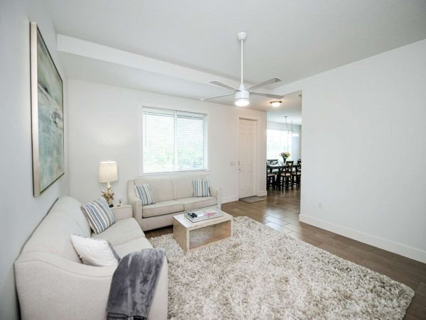 Walk to St Armands and the beach from this Duplex
