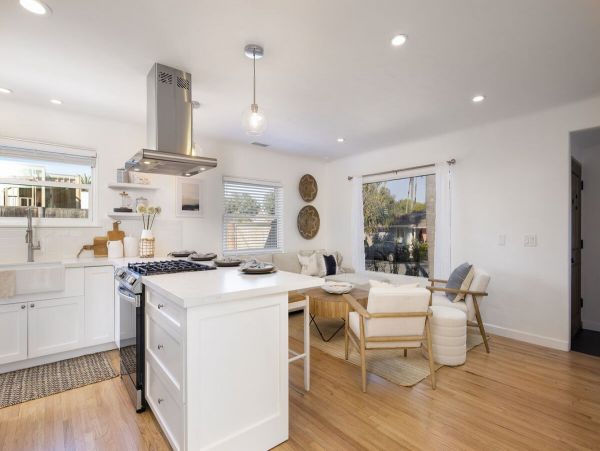 Charming Beach House in Santa Barbara 6 Guests