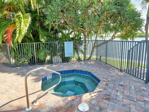 Luxury Vacation Condo in Fort Myers 4 Guests