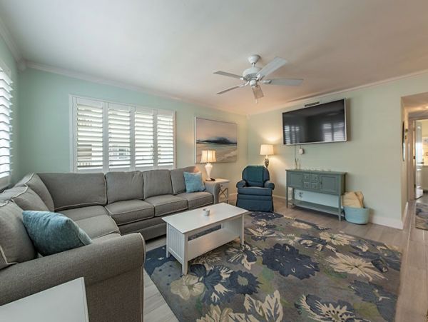 Newly Renovated Naples 2 Bedroom Condo For Rent Sleeps 4