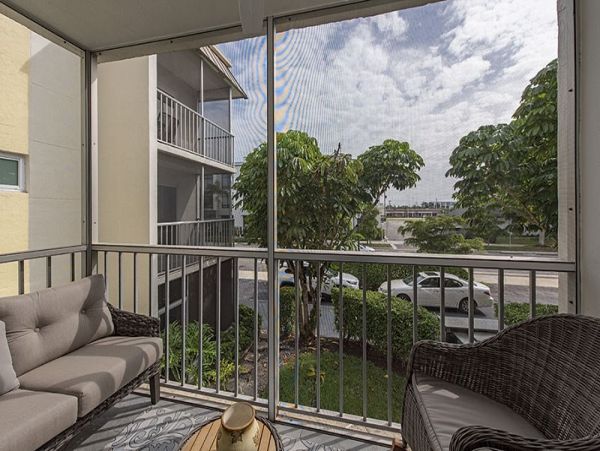 Newly Renovated Naples 2 Bedroom Condo For Rent Sleeps 4