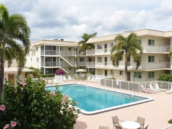 Newly Renovated Naples 2 Bedroom Condo For Rent Sleeps 4