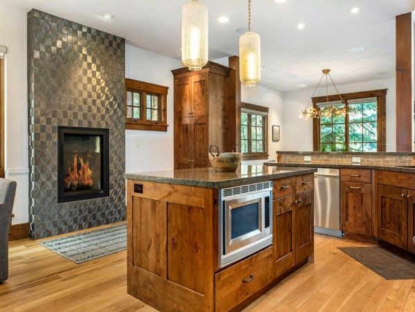 Luxury 5 Bedroom Vacation Home in Arrowhead with Fireplace