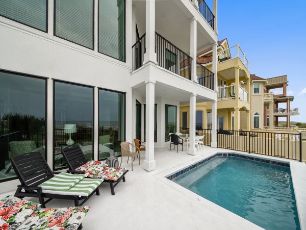 6 Bedroom Oceanfront Vacation Home in Hilton Head