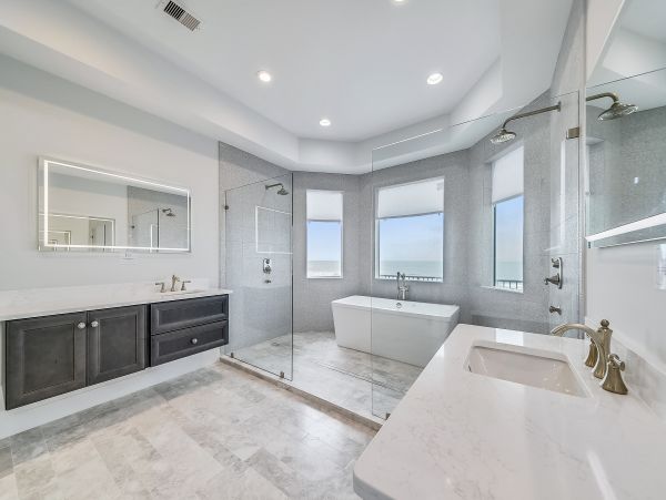 6 Bedroom Oceanfront Vacation Home in Hilton Head