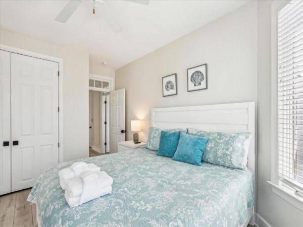 Luxury 6 Bedroom Vacation Home with Pool & Hot Tub