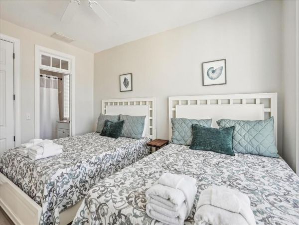 Luxury 6 Bedroom Vacation Home with Pool & Hot Tub