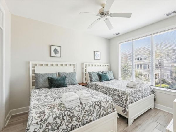 Luxury 6 Bedroom Vacation Home with Pool & Hot Tub