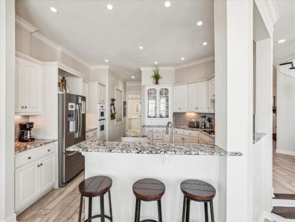 Luxury 6 Bedroom Vacation Home with Pool & Hot Tub