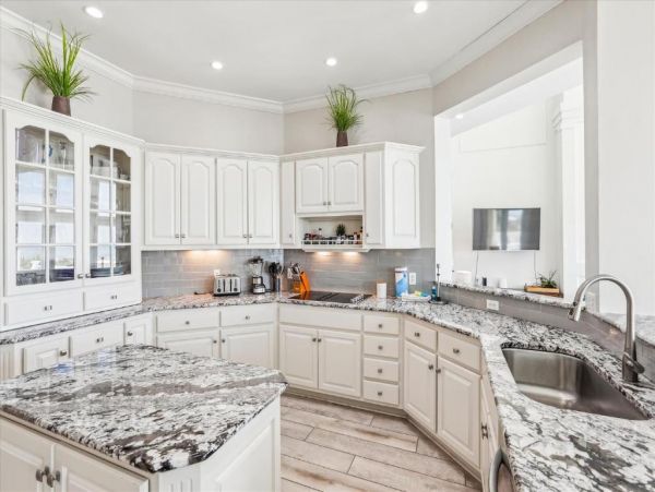 Luxury 6 Bedroom Vacation Home with Pool & Hot Tub
